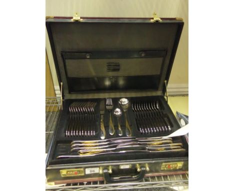 Canteen of cutlery housed in a carrying case, a 12 place setting set in two tiers by Garantie Zertifik 80 each item with gold