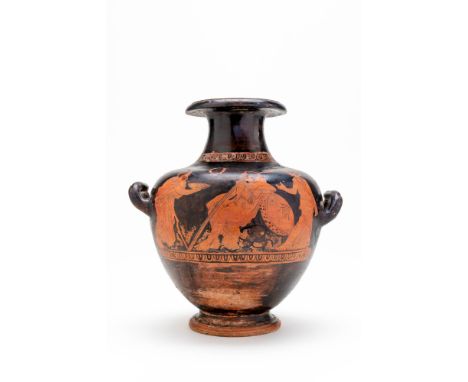 Ca. 450 BC. A Greek red-figure hydria of rounded form with a round mouth, flanked by two horizontal handles and a vertical on