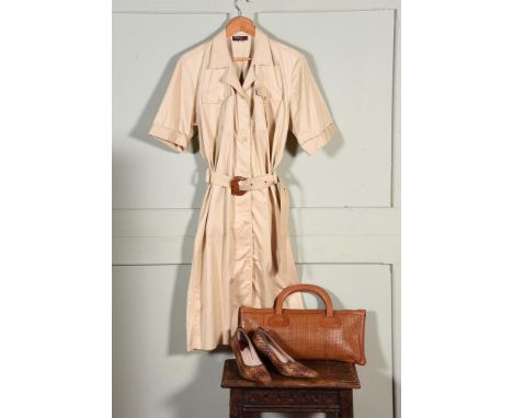 A LADIES MULBERRY OUTFIT  INCLUDING THE VERY FIRST MULBERRY TOAST AND BEIGE WOVEN LEATHER HANDLE BAG, DESIGNED BY ROGER SAUL 