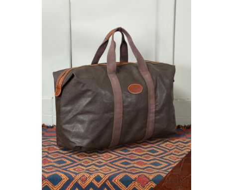 A MULBERRY CLIPPER HOLDALL IN MOLE SCOTCHGRAIN WITH TAN SADDLE LEATHER TRIM approximately 65 x 40cm  Condition Report:  Handl