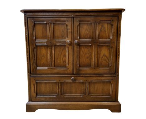 Mid-Century Ercol Old Colonial Elm TV Cabinet. The upper Cupboard Doors Opening and on Runners to Push Back, the lower fall d