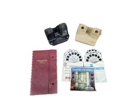 An Early Sawyers Bakalite Viewmaster &amp; Later Plastic Viewmaster Plus Collection of Viewmaster Discs including Star Trek &
