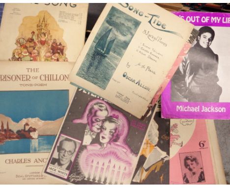 Music, 1000+ 1920s -1960s music sheets, most with pictorial covers to include film, pop, easy listening, Michael Jackson, Abb