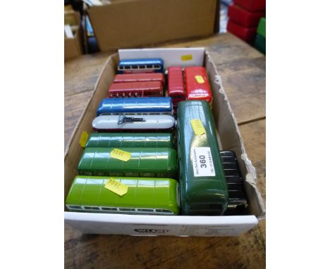 BOX OF ASSORTED LOOSE BUSES INCLUDING CORGI, EXCLUSIVE FIRST EDITIONS AND SOLIDO