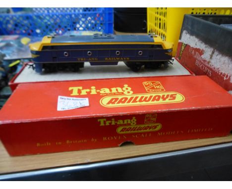 BOXED TRIANG R.159 DOUBLE ENDED DIESEL LOCO
