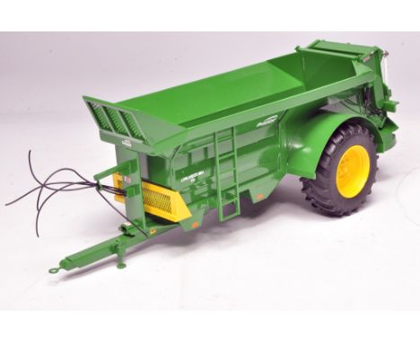 Three Oaks Farm Models hand-built 1/32 farm model issue comprising Bunning Lowlander 150 MK4 Manure Spreader. Displays withou