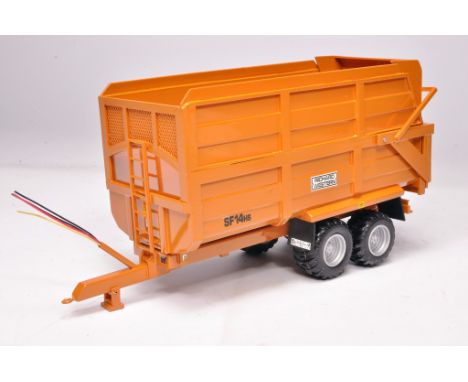 Three Oaks Farm Models hand-built 1/32 farm model issue comprising Richard Western SF14HS Silage Trailer. Displays without an