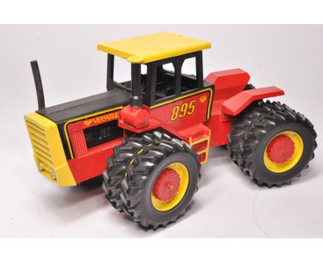 Scale models 1/16 diecast farm model issue comprising Versatile 895 Articulated Tractor. Looks to be very good without obviou