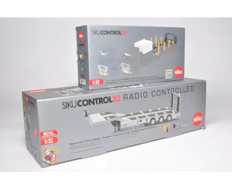 Siku Control 1/32 farm model issue comprising remote controlled 3 axled Low Loader with battery plus Siku Control 6714 Access
