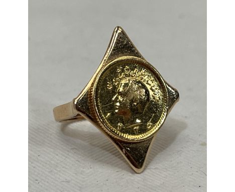 An 18ct ring with portrait of the Shah of Iran. Marked 750. 7g, size J.