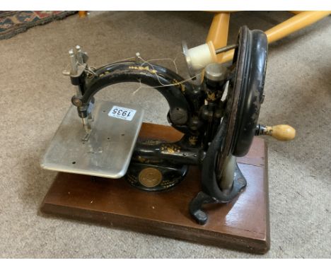 A Vintage Wilcox and Gibbs hand crank sewing machine. (D)