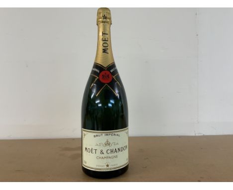MoÃ«t imperial brut magnum vintage 1980/1990. Postage category D.