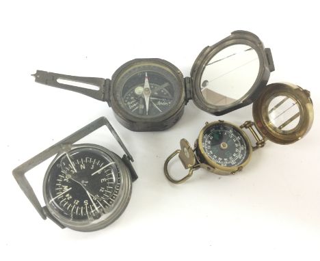A collection of vintage compasses including a Stanley example. This lot cannot be posted