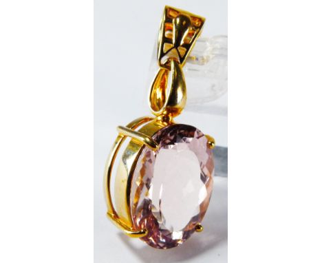 9 K MORGANITE PENDANT. 9 K gold pendant with 28 carat magnolia morganite, 7,8 g