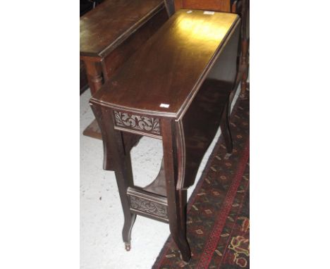 Edwardian mahogany Sutherland table with under shelf.