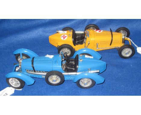 Two Burago 1/18th scale plastic models of Bugatti racing cars, type 59 (2)