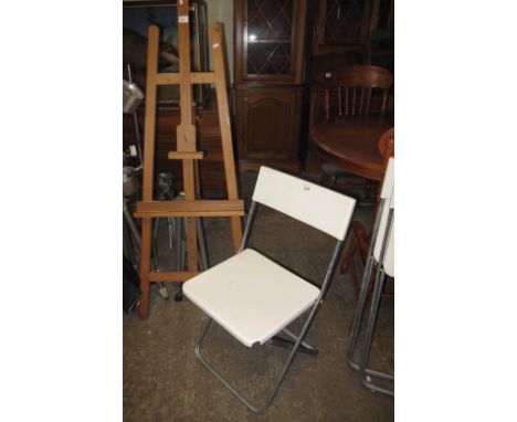 Artist easel together with three folding metal and plastic chairs. (4)