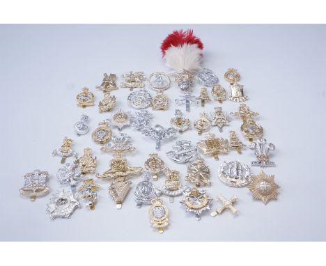 A quantity of British army Staybrite cap badges 