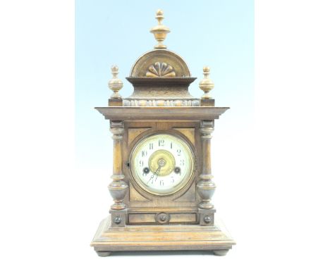 Early 20th Century German walnut mantle clock, striking on a gong with a turned columns and finials, 26 cm x 16 cm x 44 cm 