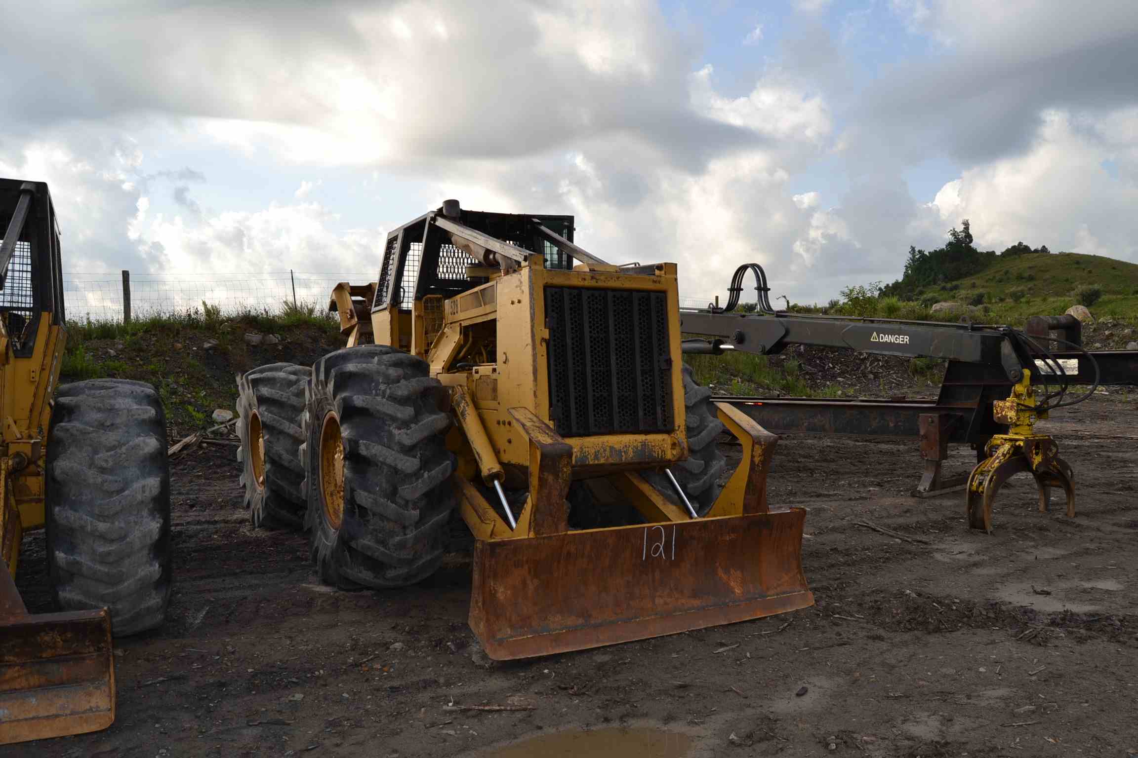 CAT 528 CABLE SKIDDER W/32.5 RUBBER; S/N96C0927