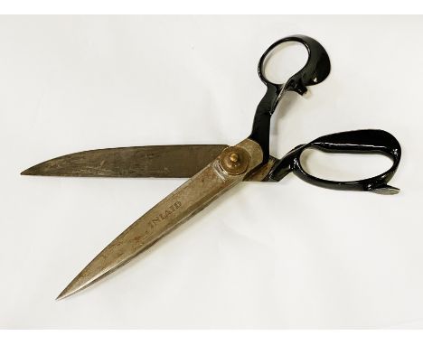 LARGE PAIR OF SEAMSTRESS SCISSORS B. KISSNER O.H.G GOSS UMSTADT