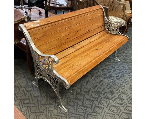 GARDEN BENCH