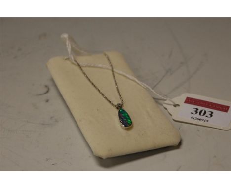 An Australian doublet opal set pendant on sterling silver neckchain 