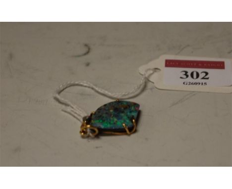 An 18ct gold and doublet opal set pendant