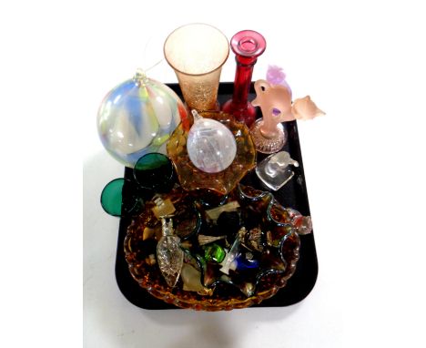 A tray containing 20th century glassware including amber glass bowl, petrol glass, paperweights, candlestick, cat ornaments, 