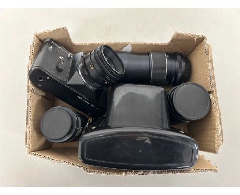 Box of vintage cameras to include Zenit
