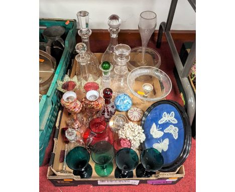 A collection of glassware to include cut glass decanter and stopper of mallet shape, height 32cm, cut glass pedestal dish, a 