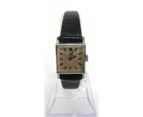 A lady's Omega steel cased wristwatch, having manual wind cal.484 17-jewel movement, case w.16mm, on black leather bracelet 