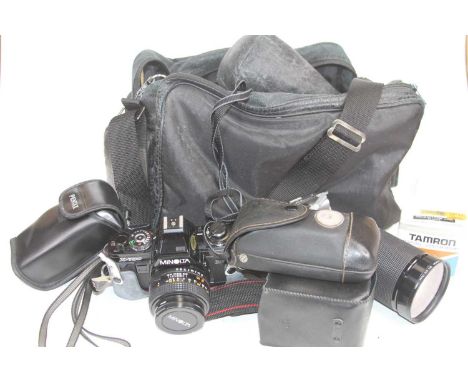 A collection of vintage photography equipment, to include a Kodak EasyShare digital camera, and a Minolta X700 SLR camera