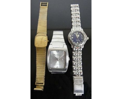 A gent's Tag Heuer steel cased chronometer wristwatch having blue signed dial with luminous baton markers, date aperture, aut