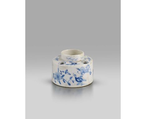 A rare and early Lowestoft blue and white inkwell, c.1760, the cylindrical form with slightly sloping shoulders, painted with