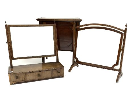 19th century mahogany toilet swing mirror with reeded uprights and three trinket drawers, (W58cm) together with another swing