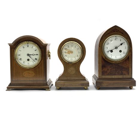 Early 20th century mantel clock with inlaid amboyna panels, eight day striking movement, white enamel dial, (W18cm) together 