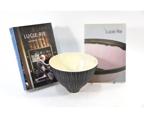 Anna Sykova - 'Seashell' bowl with incised pinstripe design, in the manner of Lucie Rie, signed on base, 18.5 cm diam, lot in