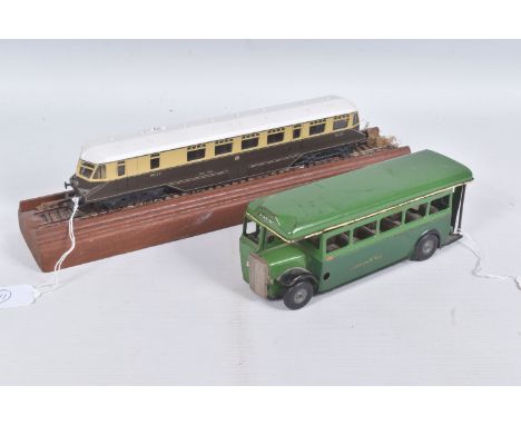 AN UNBOXED TRI-ANG MINIC TINPLATE CLOCKWORK SINGLE DECKER BUS, No.52M, Green Line livery, not tested, missing key, appears co