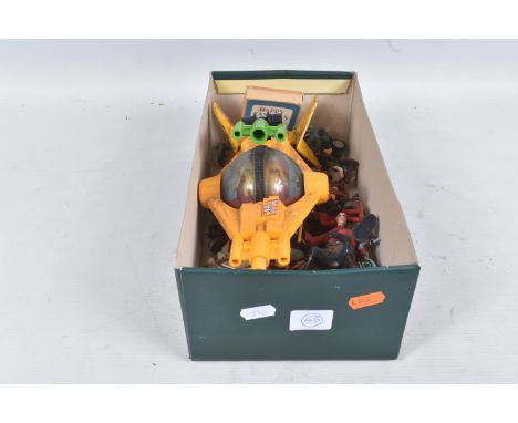 A QUANTITY OF UNBOXED AND ASSORTED PLASTIC FIGURES AND ACCESSORIES, to include Timpa Native Americans, Britains Herald, Brita