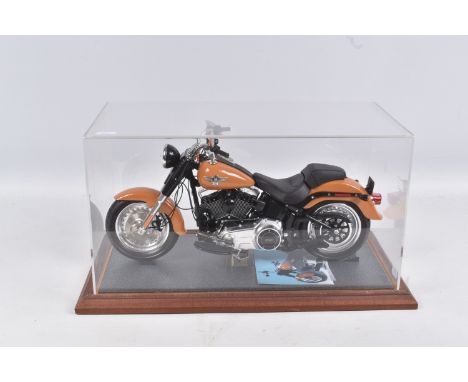 A ZY TOYS 1/6 SCALE MODEL OF A HARLEY DAVIDSON FATBOY MOTORCYCLE, of plastic and metal construction, appears complete and in 