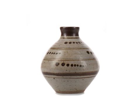 JEREMY LEACH STUDIO POTTERY MINIATURE VASE,stoneware with slip decoration, impressed mark, 7.3cm high