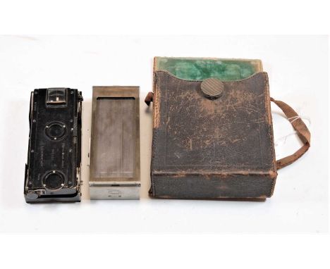 An L. Gaumont &amp; Cie' stereo-block-notes camera Bte Sgdg camera No. 3689, in brown stitched leather case