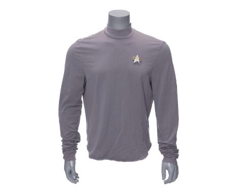 STAR TREK: VOYAGER (1995-2001) - Q's (John de Lancie) Starfleet Uniform Combadge and Undershirt - Q's (John de Lancie) Starfl