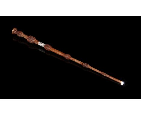 HARRY POTTER AND THE DEATHLY HALLOWS: PART 1 (2010) - Light-Up Hero Elder Wand - A light-up hero wand from David Yates' fanta