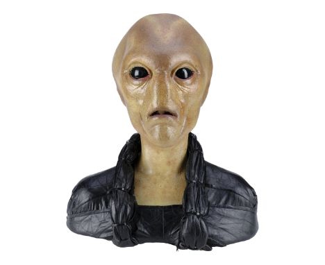 MEN IN BLACK II (2002) - Alien Head Bust - An alien head bust from Barry Sonnenfeld's Men In Black II. A pair of aliens held 