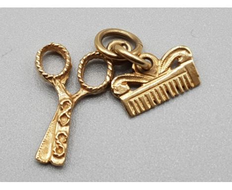 9ct gold barbers scissors &amp; comb pendant/charm, 1.3g