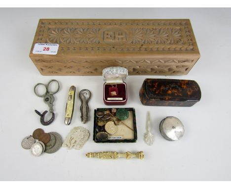 A chip carved fan or glove box containing various collectors' items including a Georgian faux tortoiseshell snuff box, a Vict