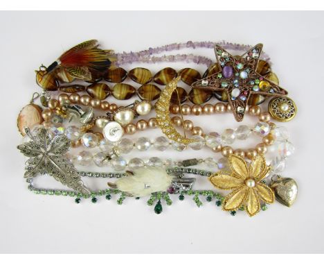 A quantity of vintage costume jewellery, including a single strand amethyst necklace and faux pearls together with various co