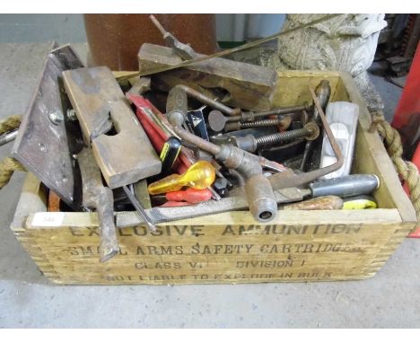 A quantity of assorted tools 